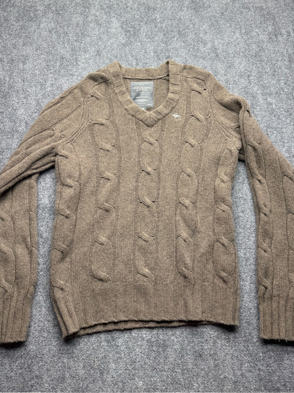 Abercrombie & Fitch Men's Medium Brown Cable-Knit V-Neck Sweater Cashmere Blend